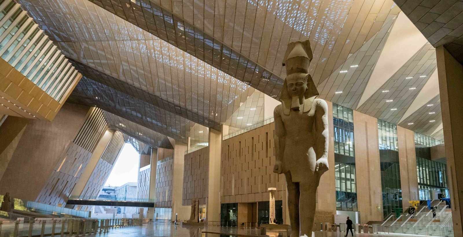 المتحف المصري الكبير تثمال رمسيس